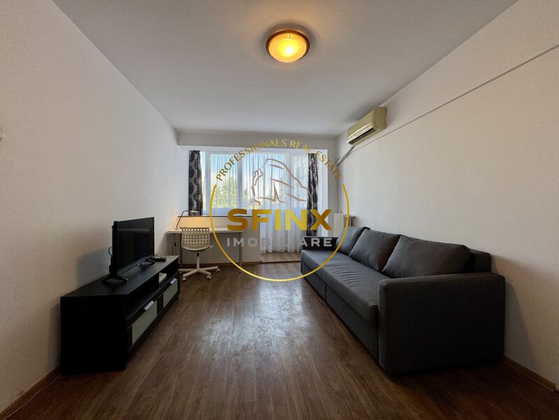 Piata Amzeimetrou la 100 m,  renovat, 3 camere, cat friendly